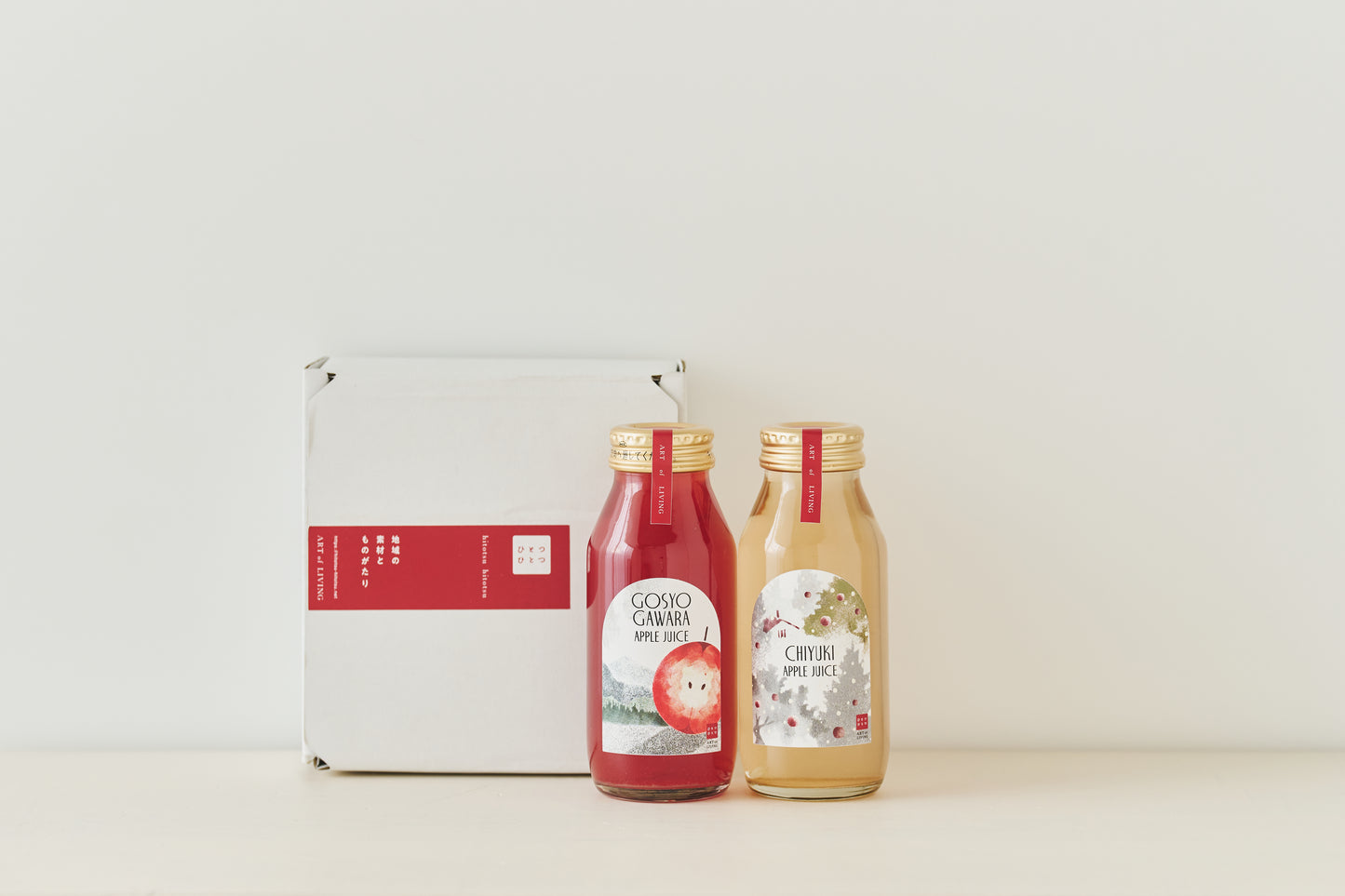 紅白のりんごジュース小瓶2本セット（御所川原＆千雪）